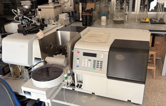 Spettrofotometro di assorbimento atomico Perkin Elmer AAnalyst 100 fiamma e fornetto con autocampionatore